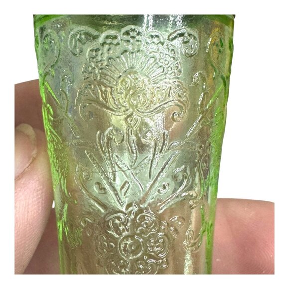 Vintage 1930s Hazel Atlas Royal Lace Uranium Green 4" Salt Pepper Shaker Pair - Picture 12 of 12